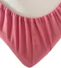 A close-up view of a pink fitted sheet with elastic gathering at the edge. Produktbild-Vorschau