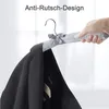 A hand is holding a padded clothes hanger with a jacket on it. Produktbild-Vorschau