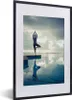 MuchoWow® Gerahmtes Poster Eine Frau übt Yoga in der Nähe Produktbild-Vorschau 1