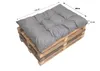A gray cushion is placed on a wooden pallet, with dimensions indicated by text overlays. Produktbild-Vorschau