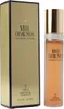 White Diamonds Parfum von Elizabeth Taylor in goldener Flasche mit Zierband aus Kristallen, neben passender goldfarbener Verpackung. Produktbild-Vorschau