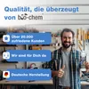 A man in a workshop holding a bottle of cleaning product, with marketing text overlays. Produktbild-Vorschau