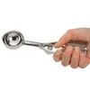 A hand holding a stainless steel ice cream scoop. Náhľad obrázku produktu