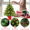 A small artificial Christmas tree decorated with lights and pine cones, placed on a windowsill with gifts and Christmas decorations in the background. Three circular close-up images of the tree's branches, lights, and a pine cone are shown at the bottom. Anteprima dell’immagine prodotto