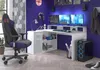 A gaming setup in a room with purple walls, featuring a desk with multiple monitors, a computer tower, a gaming chair, and shelves. Produktbild-Vorschau