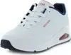 A white SKECHERS UNO sneaker with navy and red accents. Voir les images du produit