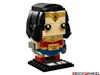 A LEGO BrickHeadz figure of Wonder Woman on a black display base. Náhled obrázku produktu