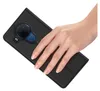 A hand is holding a black flip case for a smartphone. Produktbild-Vorschau