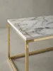 Makroaufnahme einer Ecke des Tisches, die den nahtlosen Übergang von der weißen Tischplatte zum goldenen Metallrahmen und die präzise Lackierung zeigt._#sku_SAFWL6.606# Produktbild-Vorschau