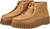 A pair of tan suede clogs with thick crepe soles. Voir les images du produit