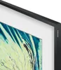 A close-up view of the corner of a Samsung Frame TV displaying abstract art. Voir les images du produit