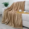 Coperta marrone a righe in rilievo 200x220 cm a scacchiera Anteprima dell’immagine prodotto 7