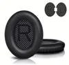 A pair of black headphone ear pads and two small circular labels with R and L markings. Produktbild-Vorschau