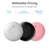 Three round tracking devices in different colors (white, black, pink) are displayed against a white background. Text elements highlight features like thickness, battery life, and global tracking. Produktbild-Vorschau