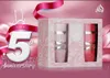 A gift set of two perfumes in pink and red packaging, presented with a large "5th Anniversary" text overlay and pink ribbon. Voir les images du produit