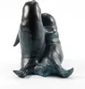 A sculpture of two seals hugging, shown from the back. Produktbild-Vorschau