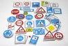 Verkehrszeichen-Box - 64 magnethaftende Teile im Karton Produktbild-Vorschau 1