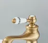 Close-up of a faucet handle and spout. Anteprima dell’immagine prodotto