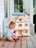 Tender Leaf Toys Landhaus Humming Bird (mit Veranda und Voir les images du produit 3