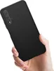 A hand holding a black smartphone case. Produktbild-Vorschau