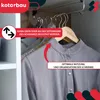 A closet interior showing a hanging clothes rod with clothing on hangers. Text overlays highlight product features and benefits. Produktbild-Vorschau