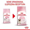 A comparison of two Royal Canin Mother & Babycat cat food packages, indicating a new packaging and improved recipe. Anteprima dell’immagine prodotto