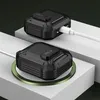 Two black tech accessories are displayed on white pedestals against a dark background. Voir les images du produit