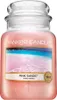A Yankee Candle jar with a label showing a beach scene. Podgląd zdjęcia produktu