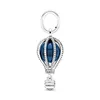A single Pandora charm shaped like a hot air balloon with a blue glass sphere inside, suspended from a silver bail. Produktbild-Vorschau