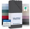 A stack of folded fitted sheets in various colors, with a dark gray fitted sheet prominently displayed in the foreground. Anteprima dell’immagine prodotto