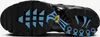 The underside of a black Nike Air Max Plus TN Utility sneaker with blue accents. Voir les images du produit