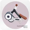 A close-up side view of a foldable 2-in-1 balance bike/tricycle for children, presented within a circular graphic. Anteprima dell’immagine prodotto
