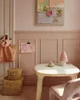 A child's room with a pink mushroom lamp on a small table. Podgląd zdjęcia produktu