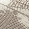 A close-up view of a textured rug with a geometric pattern. Voir les images du produit