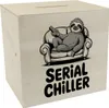 Faultier auf Couch Serial Chiller Spardose aus Holz Produktbild-Vorschau 1