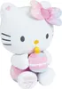 A plush toy of Hello Kitty holding a birthday cake with a candle. Anteprima dell’immagine prodotto