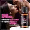 A couple kissing with a product bottle in the foreground. Produktbild-Vorschau