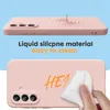 A pink phone case is shown with text highlighting its features. Voir les images du produit