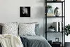 MuchoWow® Poster Ein Mann, der in einem hohen Zimmer liest Produktbild-Vorschau 4