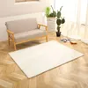 Weiße ineinandergreifende Schaumstoff-Spielmatte auf hellem Holzboden in einem Wohnzimmer Náhľad obrázku produktu