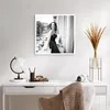 Poster - Poster ohne Rahmen - Frau Balkon Straße - 60x60 cm Produktbild-Vorschau 5