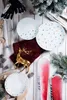 A winter-themed flat lay with ski equipment, plates, and a decorative deer. Anteprima dell’immagine prodotto