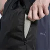A person's hand is shown reaching into the zippered pocket of a black gym bag. Produktbild-Vorschau