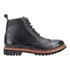 A black leather boot on a white background. Anteprima dell’immagine prodotto