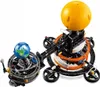 42179 – LEGO Technic – Planet Erde und Mond in der Produktbild-Vorschau 4