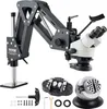 A product shot of a microscope and its accessories on a white background. Anteprima dell’immagine prodotto
