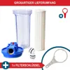 A collection of water filter components, including a clear plastic housing, a white filter cartridge, a blue filter head with brass fittings, and a white wrench. Produktbild-Vorschau