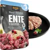 A package of dog food is shown next to a plate of the food. Voir les images du produit