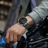A person wearing a watch while holding onto a motorcycle handlebar. Anteprima dell’immagine prodotto