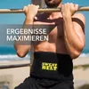 Mann trägt einen schwarzen Sweat Belt beim Klimmzüge im Freien, mit Textüberlagerung "MAXIMIZE RESULTS" Voir les images du produit